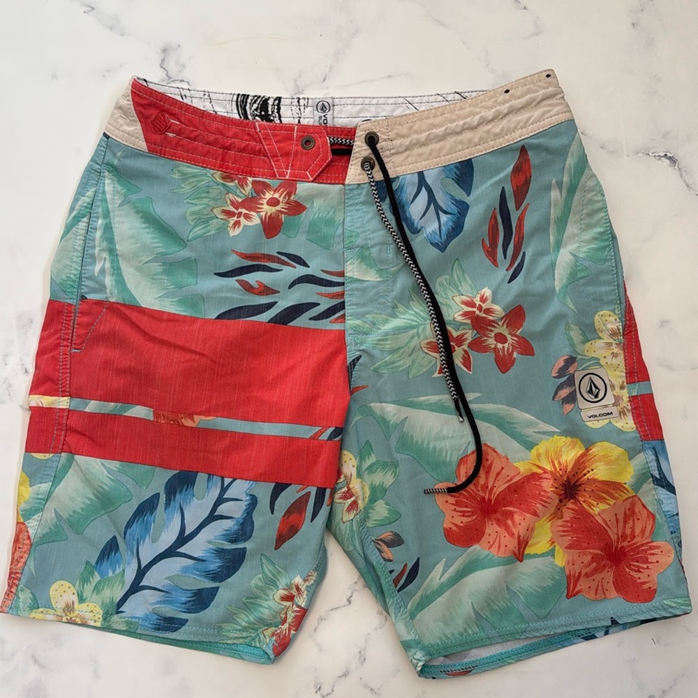Volcom Slingers Men’s Board Shorts Trunks Multi Color Flowers Size 30